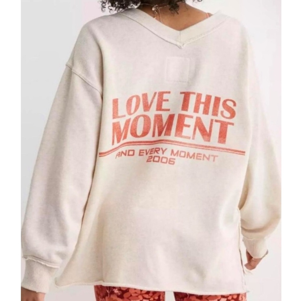 Aerie - V-neck Pullover w/ LOVE Print